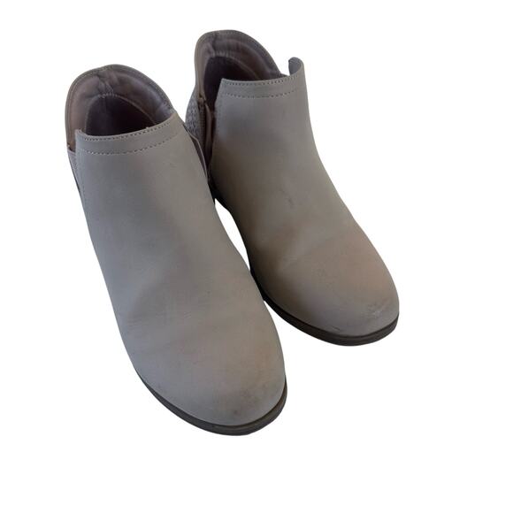 Evsie Girls Perforated Ankle Boot - Picture 1 of 7